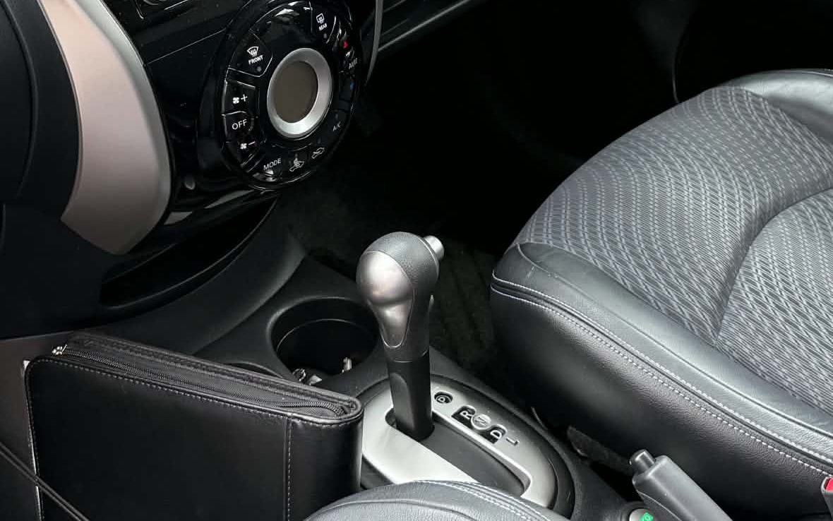 The automatic gear selector in Louise's Nissan Note, showing the P R N D L gate